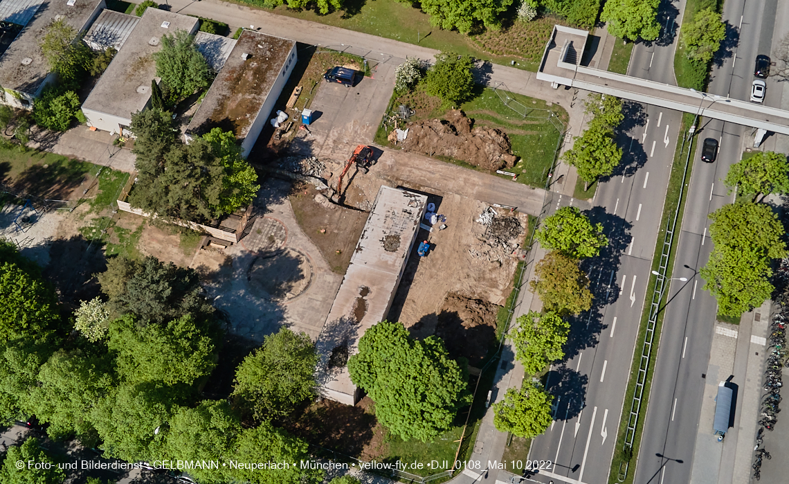 10.05.2022 - Luftbilder von der Baustelle Haus für Kinder in Neuperlach